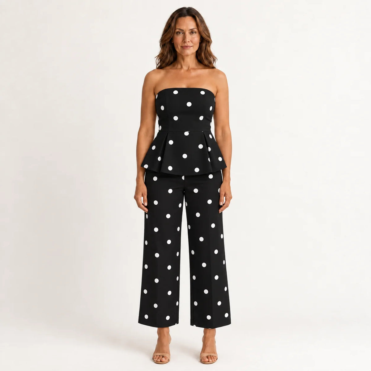 Conjunto Amelia — Top Palabra de Honor con Peplum y Pantalón Culotte de Lunares