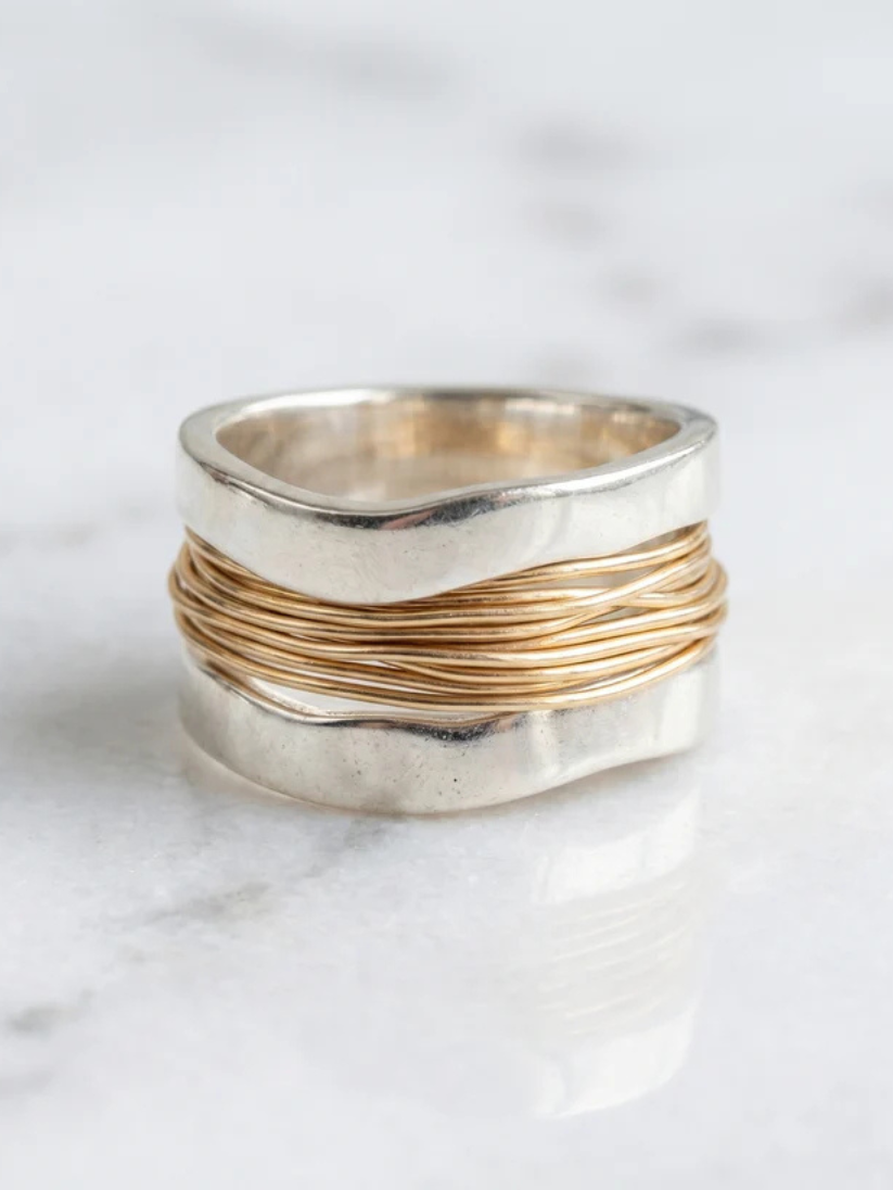 Anillo Plateado - Hilo Dorado
