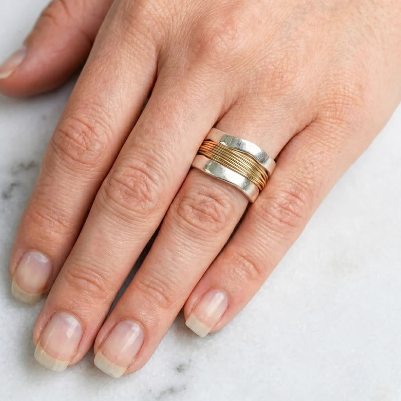 Anillo Plateado - Hilo Dorado