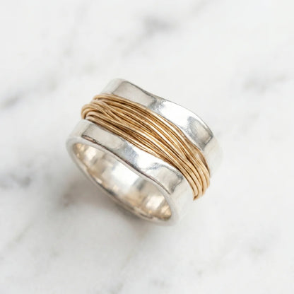 Anillo Plateado - Hilo Dorado