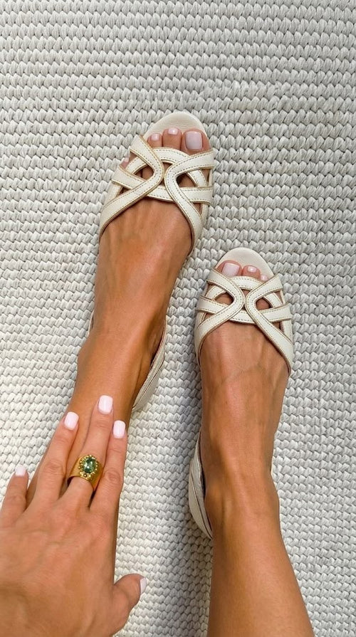 Camilla - Elegantes sandalias tejidas color crema