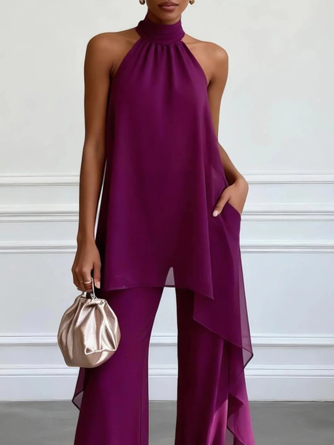 Conjunto de dos piezas - Elegante top sin mangas con cuello halter morado y pantalón.