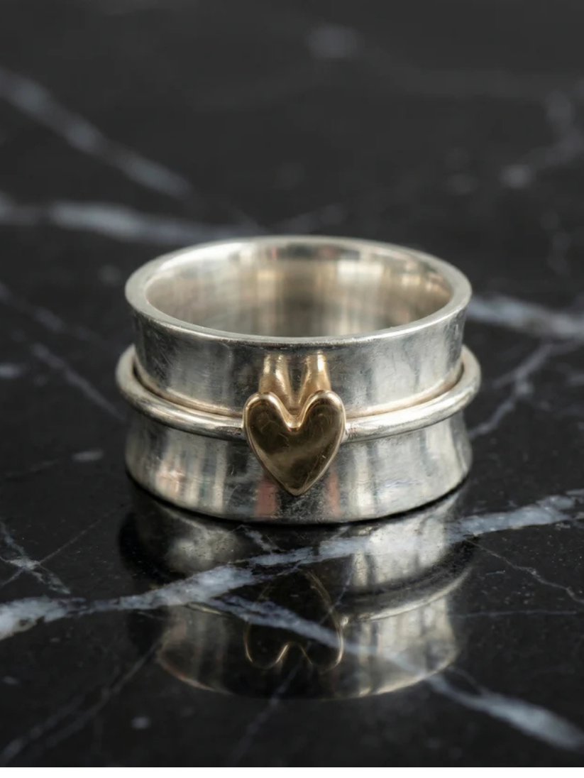 Elisa - Anillo plateado con corazón dorado
