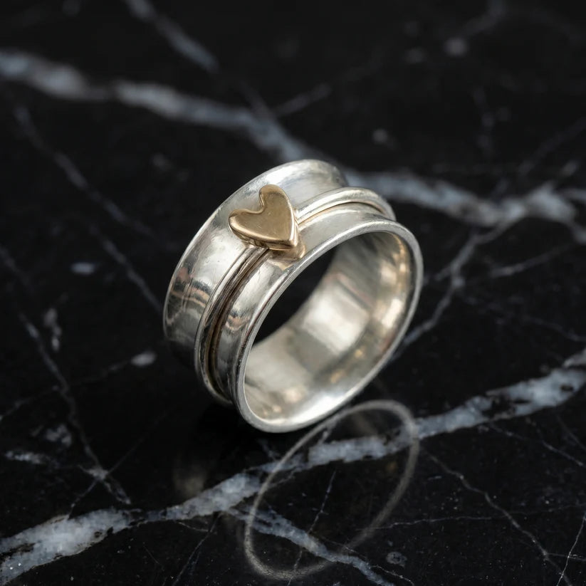 Elisa - Anillo plateado con corazón dorado