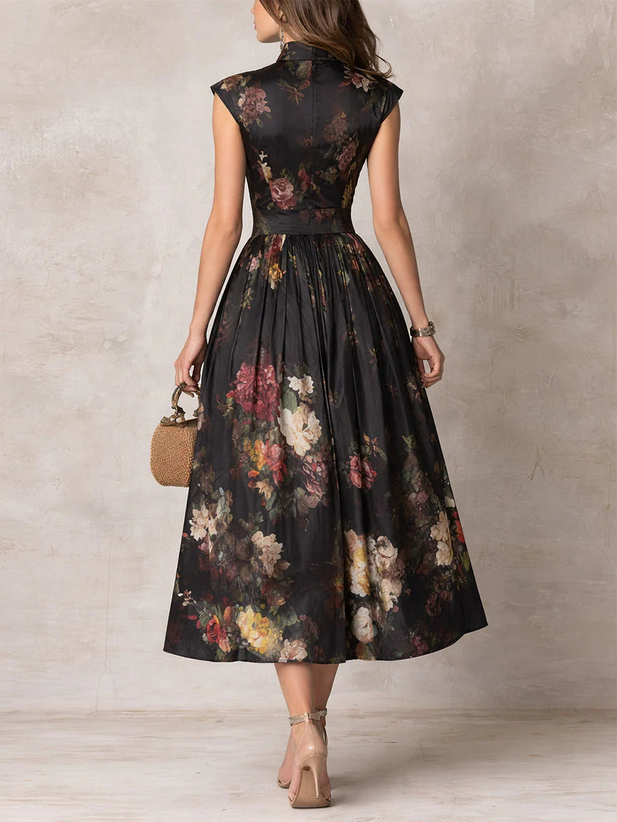 Vestido midi negro de satén plisado con cuello de ojo de cerradura y estampado floral